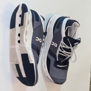 On Running Monochrome Sneakers Size W11